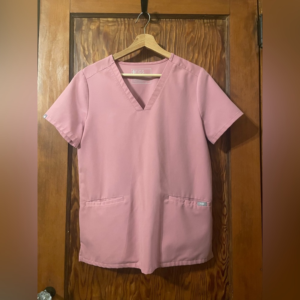 FIGS Casma Scrub Top in Chalk Pink Size Small
